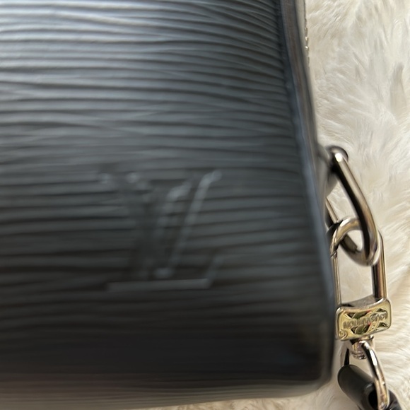 LOUIS VUITTON 💙 Epi leather OSRAY Navy/Silver wristlet blue suede int Authentic - Picture 11 of 16